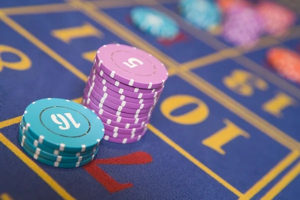 French Roulette betting layout showing inside and outside bet positions